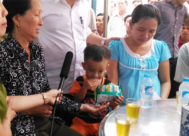 Mẹ chiến sĩ chữa cháy hi sinh khi đang dập lửa ở Sài Gòn: “Nó còn chưa kịp đặt tên cho con” - Ảnh 5.