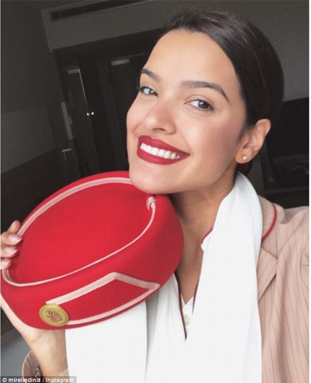 Dù bận rộn, nhưng các tiếp viên hàng không lúc nào cũng rạng rỡ là nhờ vào bí kíp đơn giản thế này - Ảnh 2.