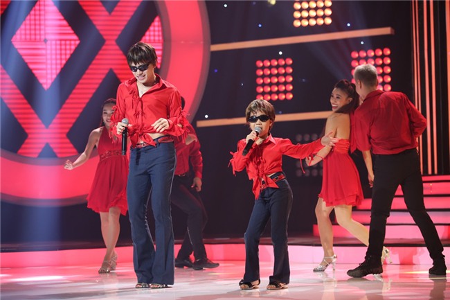 Hoai Linh 'phan bac' Tu Long tren ghe nong Guong mat than quen nhi hinh anh 1