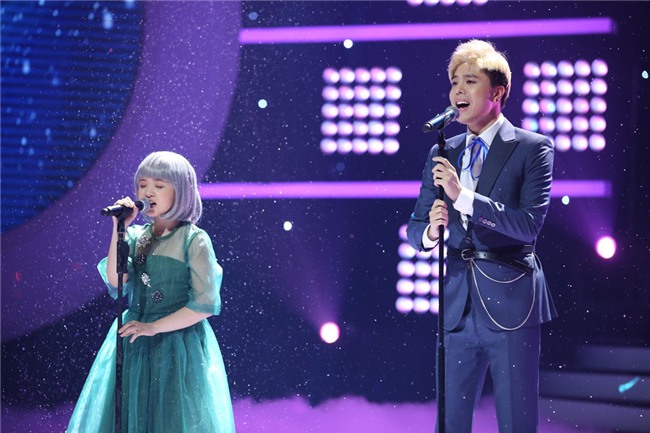 Hoai Linh 'phan bac' Tu Long tren ghe nong Guong mat than quen nhi hinh anh 2