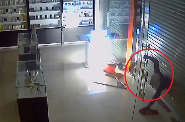 clip: trom cat cua, dot nhap vao cua hang