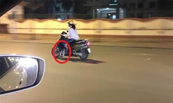 bo me viet sang tao khi cham con khien nguoi tay cung phai "nga mu chao thua" - 11