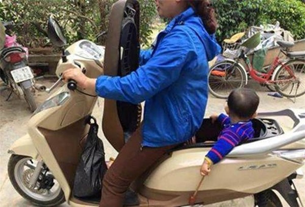 bo me viet sang tao khi cham con khien nguoi tay cung phai "nga mu chao thua" - 14