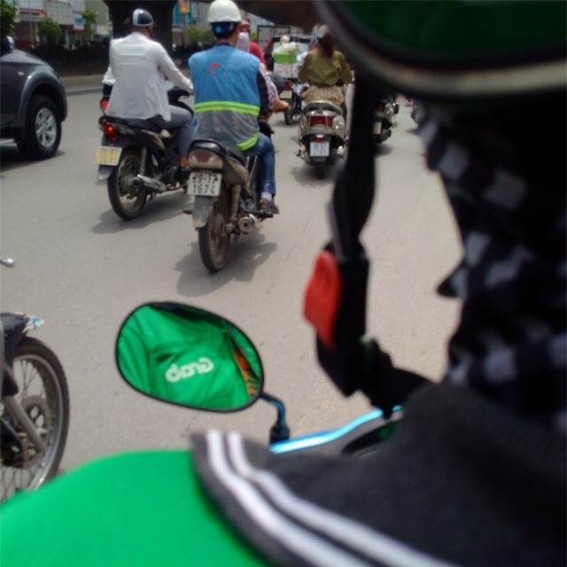 Trên hành trình của một GrabBike giả. ảnh: T.G