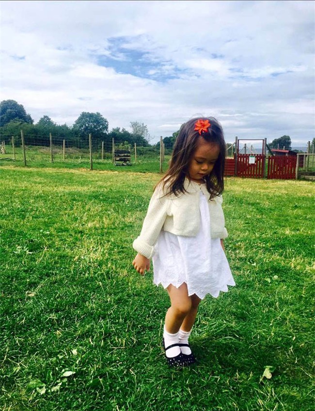 may ai biet con gai lai tay cua doan trang ngay cang mac dep xinh xan - 1