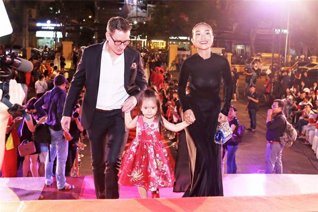 may ai biet con gai lai tay cua doan trang ngay cang mac dep xinh xan - 14