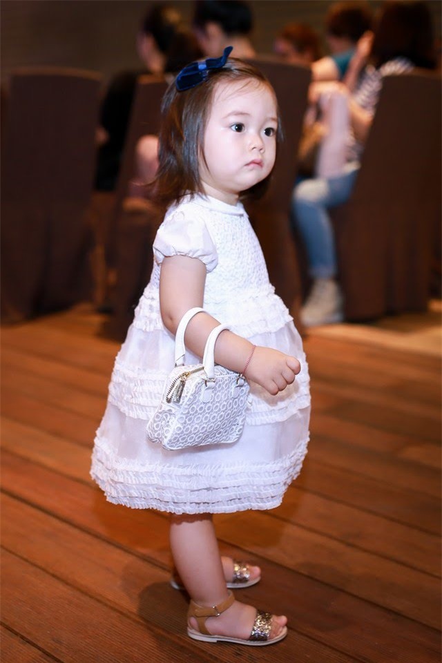 may ai biet con gai lai tay cua doan trang ngay cang mac dep xinh xan - 15