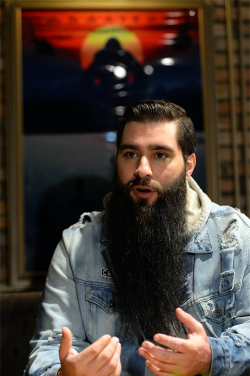 Đạo diễn phim Kong bị ném chai vào đầu trong cuộc hỗn chiến tại quán bar? - Ảnh 3.