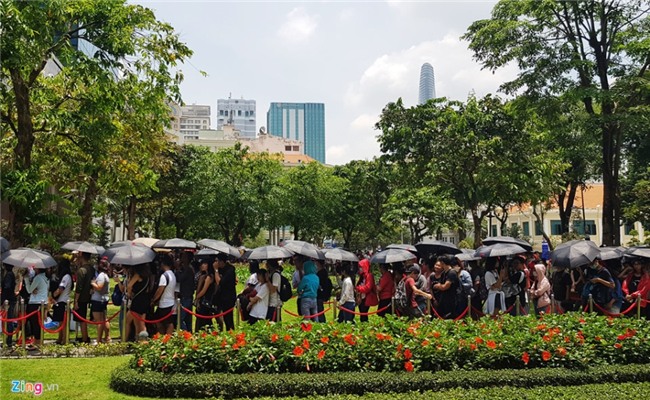 Chat nhu nem trong cua hang H&M ngay dau mo ban o Sai Gon hinh anh 15