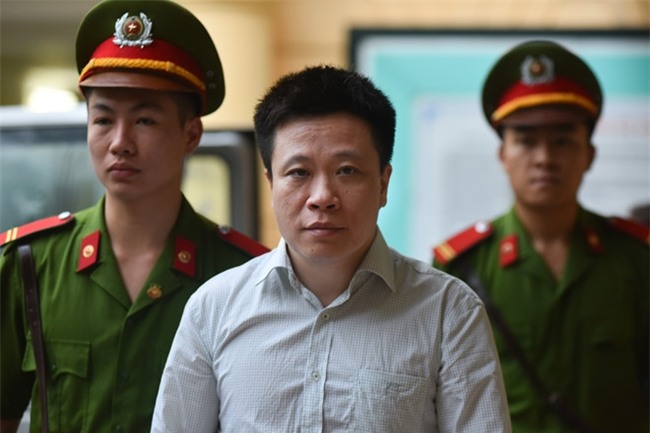 Luat su: 'Bac thang hoi ong troi, 1.500 ty co con doi duoc khong' hinh anh 1