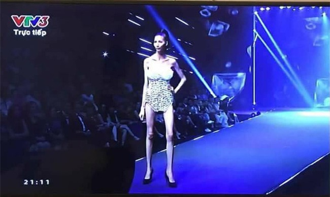 Hình ảnh gây sốc nhất chung kết Next Top, lan truyền mạnh hơn cả thời khắc Kim Dung đăng quang - Ảnh 1.