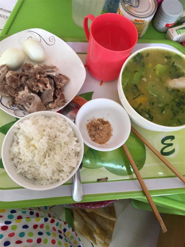 Chị em gái như trái cau non, cô em sướng nhất vịnh Bắc Bộ được chị gái nấu cho cơm ở cữ ngon phát thèm - Ảnh 10.