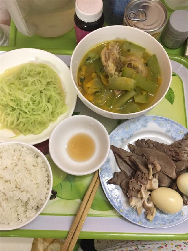 Chị em gái như trái cau non, cô em sướng nhất vịnh Bắc Bộ được chị gái nấu cho cơm ở cữ ngon phát thèm - Ảnh 5.