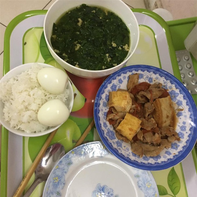 Chị em gái như trái cau non, cô em sướng nhất vịnh Bắc Bộ được chị gái nấu cho cơm ở cữ ngon phát thèm - Ảnh 9.