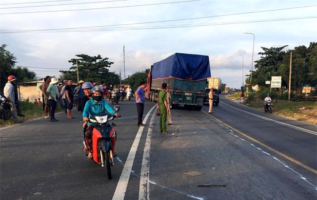 Bi an vu xe dau keo huc vang xe khach, khien 2 nguoi chet hinh anh 2