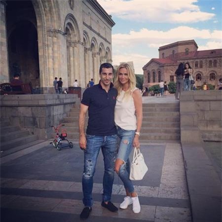 Henrikh Mkhitaryan có một “tình bạn” đặc biệt với cựu Hoa hậu Nga