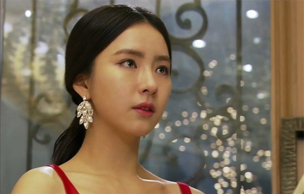 Tôi đã khiến chồng sửng sốt ngạc nhiên khi bước ra khỏi phòng ngủ với bộ váy đỏ trên người - Ảnh 2.