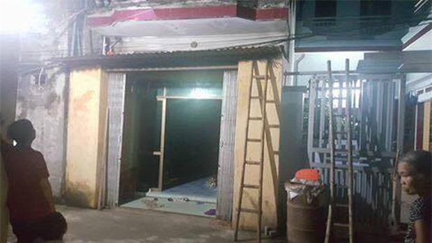 ha noi: chap dien, mot nguoi phu nu bi giat tu vong ngay truoc nha - 1