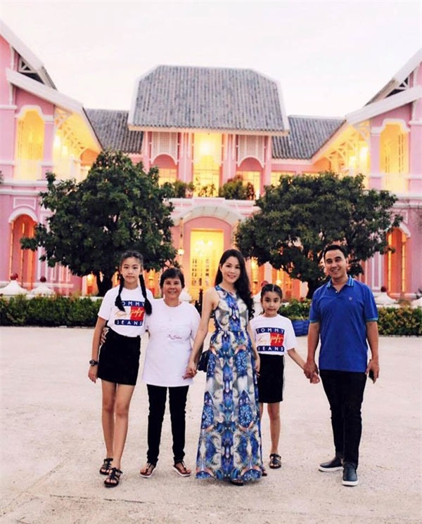 49 tuoi, hai con da lon, quyen linh va vo van tinh cam lang man nhu thuo moi yeu - 4