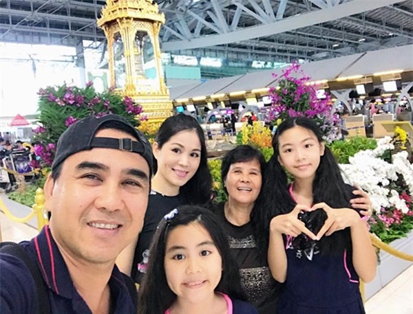 49 tuoi, hai con da lon, quyen linh va vo van tinh cam lang man nhu thuo moi yeu - 7