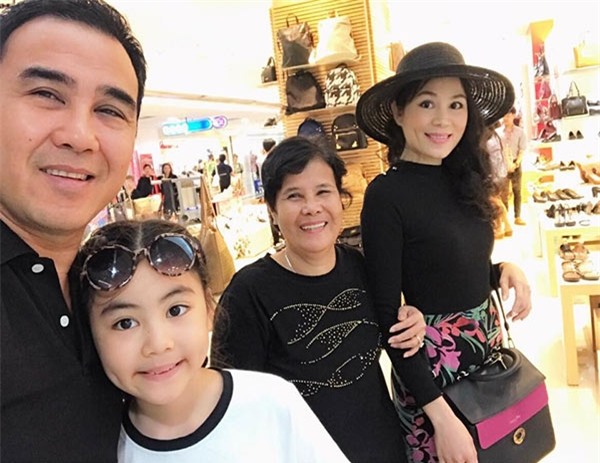 49 tuoi, hai con da lon, quyen linh va vo van tinh cam lang man nhu thuo moi yeu - 8