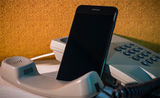 Nếu nghe thấy câu nói kiểu này từ số máy lạ, hãy buông điện thoại ngay lập tức!