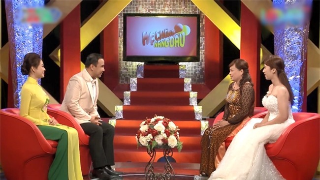 me chong lua bo: “con dau co bau roi” de cho hai con duoc cuoi nhau - 1