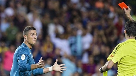 C.Ronaldo vẫn đang phải thụ án treo giò