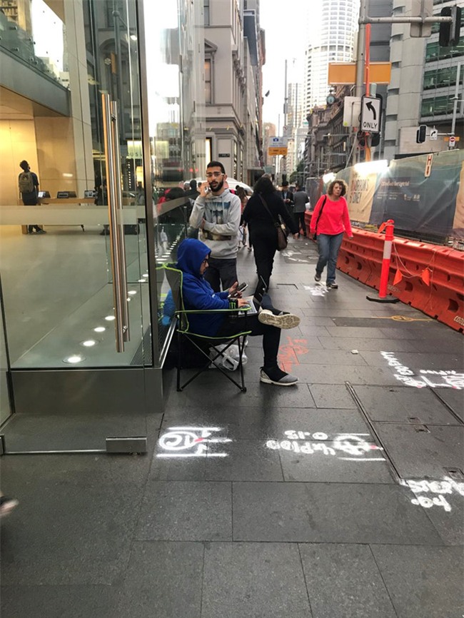 Nguoi dung bat dau xep hang cho iPhone moi hinh anh 1