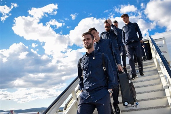 Buffon va dong doi lich lam len duong dau Barca hinh anh 7