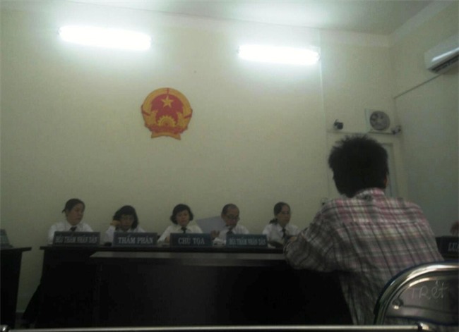 Vợ ngoại tình rồi có con, chồng tức giận mua xăng về khóa cửa đốt cháy 2 mẹ con - Ảnh 3.