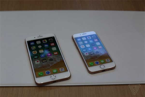 iPhone 8 và 8 Plus vẫn giữ phong cách thiết kế giống như iPhone 7/7 Plus trước đây