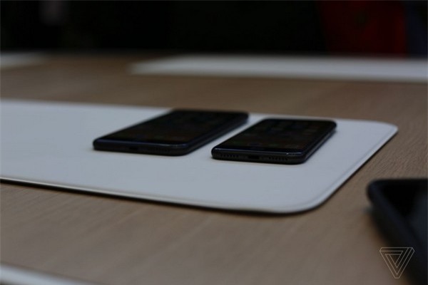 Giắc cắm phone đã được loại bỏ hoàn toàn trên iPhone