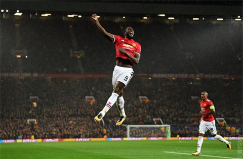 Lukaku tỏa sáng với bàn nâng tỷ số lên 2-0