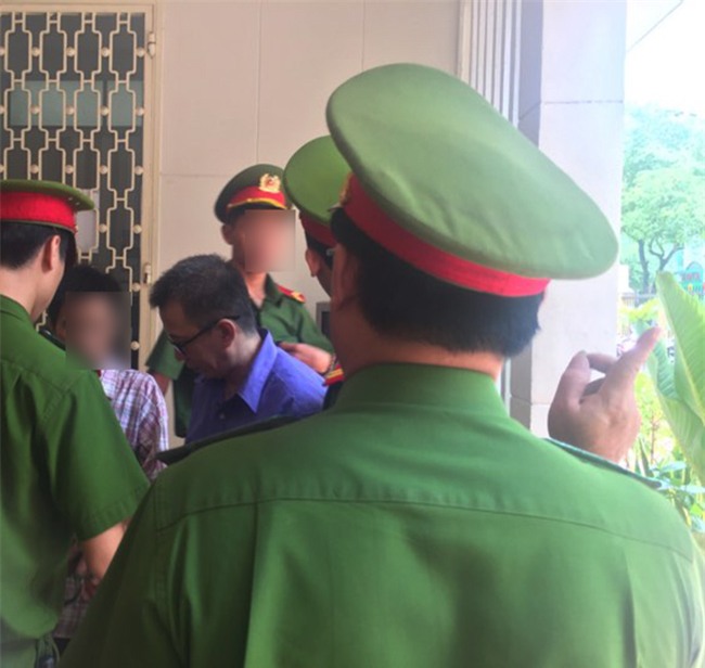 ga hang xom xam hai be 13 tuoi bi cam diec den co thai - 1