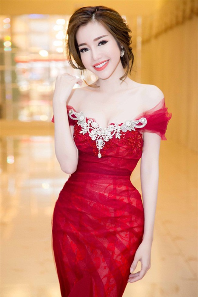 den pham huong, ho ngoc ha cung phai nho chiec vay "than thanh" nay de an gian vong eo - 6