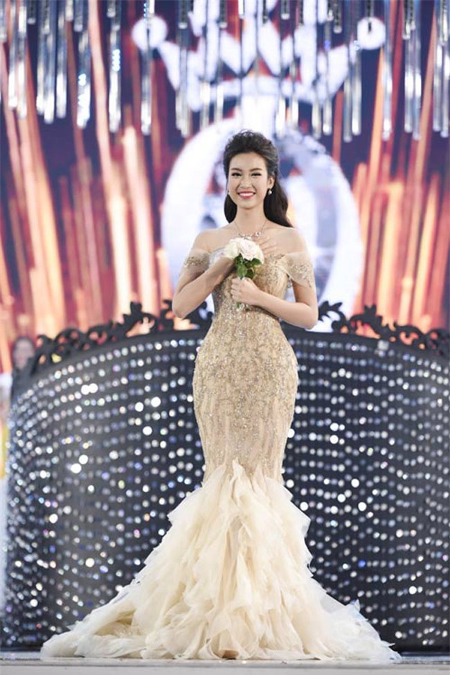 den pham huong, ho ngoc ha cung phai nho chiec vay "than thanh" nay de an gian vong eo - 7