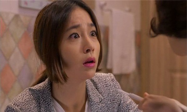 "em a, ra khoi gam giuong mac quan ao vao di, con gai em dang o day day!" - 3