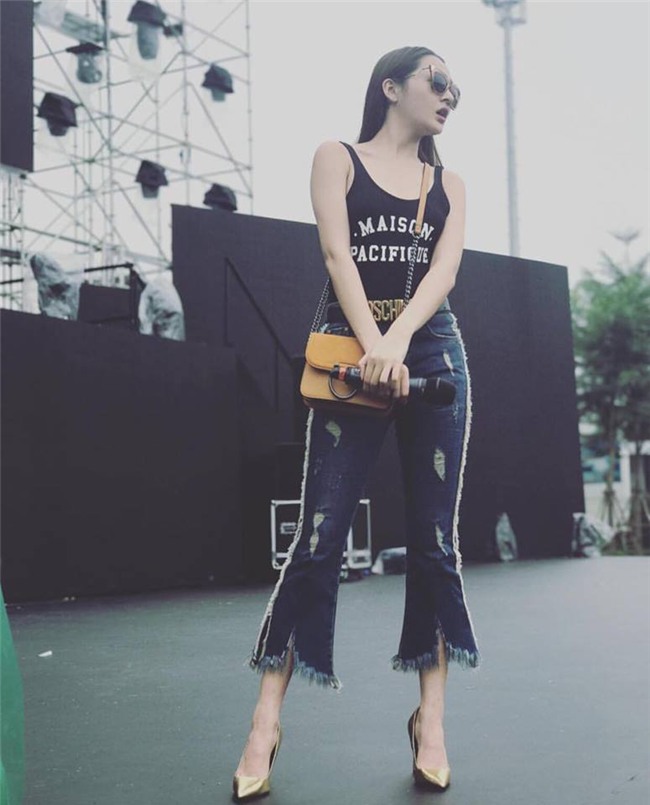 Cứ đen - trắng mà diện, street style của Kỳ Duyên vươn lên top sao mặc đẹp nhất tuần này-11