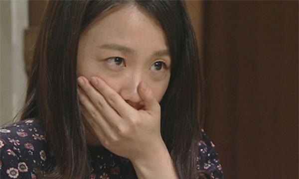 so con dau xinh dep hon minh, me chong quai go cam con trang diem, mac vay - 1