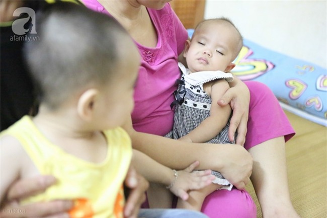 Một ngày của cô bé 4 tuổi không được đến trường, sống sót nhờ những chiếc băng vệ sinh và bao cao su - Ảnh 5.