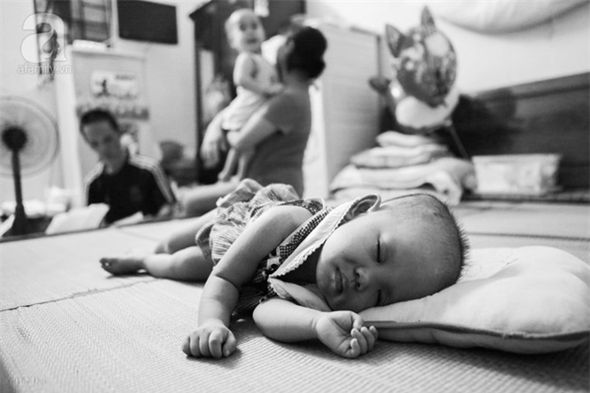 Con muốn đi học, nhưng bố đi làm chỉ đủ tiền mua băng vệ sinh với bao cao su cho con và thuốc cho em - Ảnh 4.