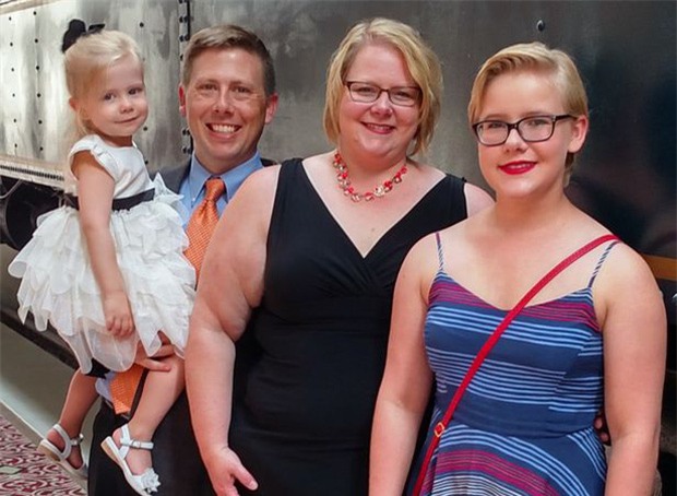 Tang lễ con gái vừa xong, bố mẹ đau đớn phát hiện khắp nhà có những mẩu giấy nhỏ với lời nhắn của con - Ảnh 16.