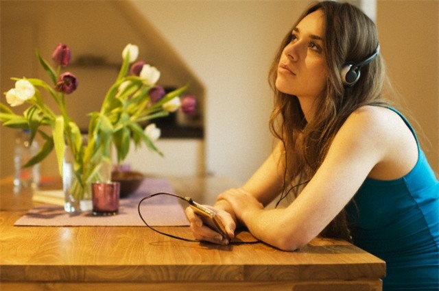 Tôi có nên kết hôn rồi giả vờ sống hạnh phúc để che giấu con người thật của mình? - Ảnh 1.