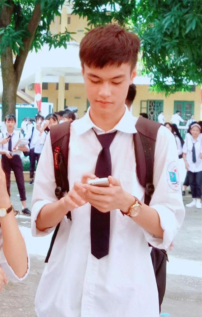 quan quan olympia bi “nem da” vi khoc nhu mua khi gianh chien thang hinh anh 7