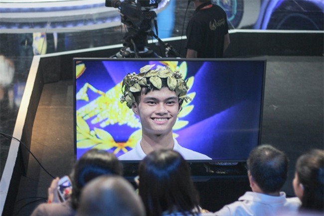 quan quan olympia bi “nem da” vi khoc nhu mua khi gianh chien thang hinh anh 8