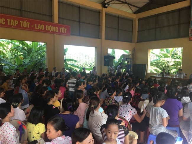 Vụ xe chở rau củ quả thối vào trường học bị bắt: Trong bữa trưa chỉ có gạo kém chất lượng - Ảnh 2.