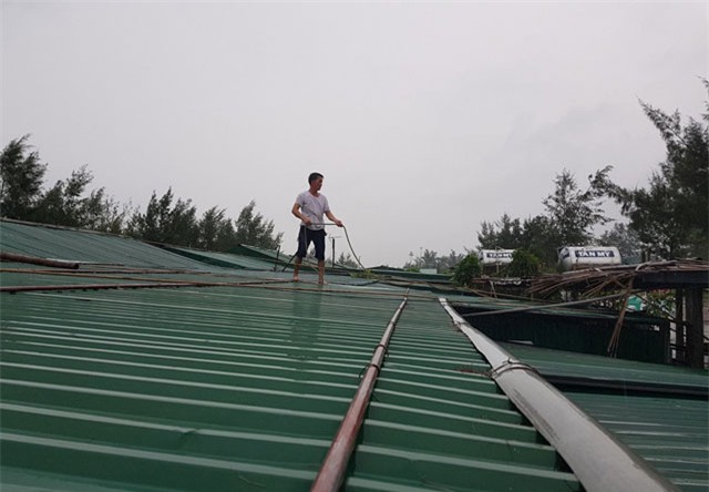 cap nhat tin moi bao so 10: nghe an troi toi sam, mua to kem gio loc cuc manh - 3