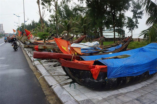 cap nhat tin moi bao so 10: nghe an troi toi sam, mua to kem gio loc cuc manh - 9