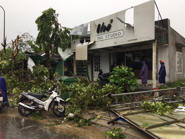 dien bien bao so 10: nghe an nuoc bien dang cao bat thuong, dan lo nha cua bi cuon troi - 10